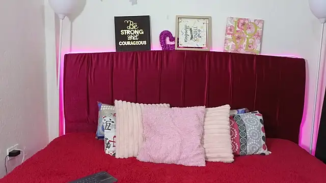 cuteeimy online show from June 2, 2026, 7:16 pm