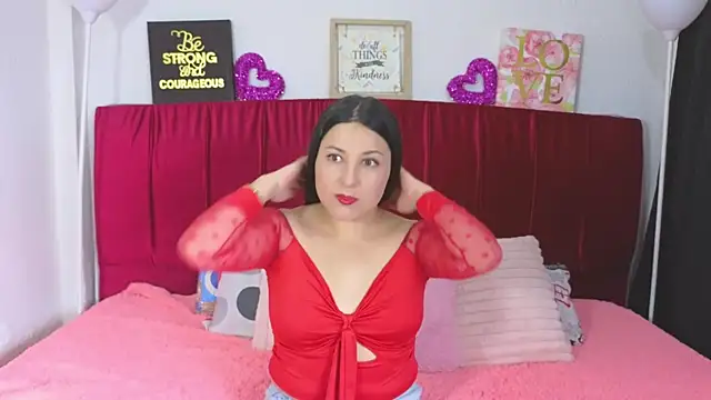 cuteeimy online show from June 15, 2026, 4:42 pm