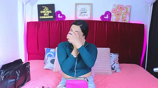 cuteeimy online show from June 16, 2026, 5:59 pm