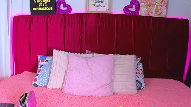 cuteeimy online show from June 22, 2026, 4:48 pm