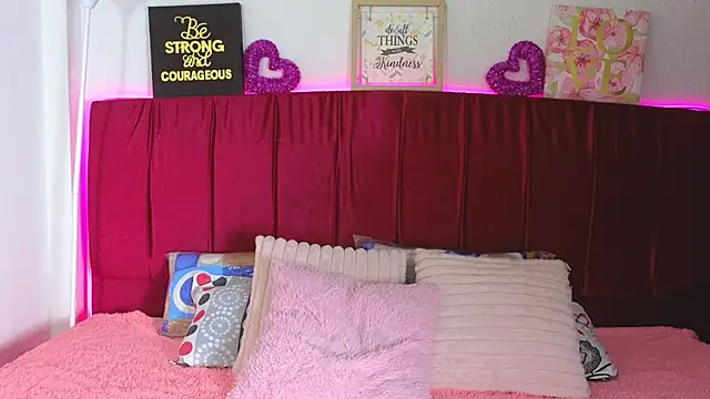 cuteeimy online show from June 23, 2026, 7:23 pm