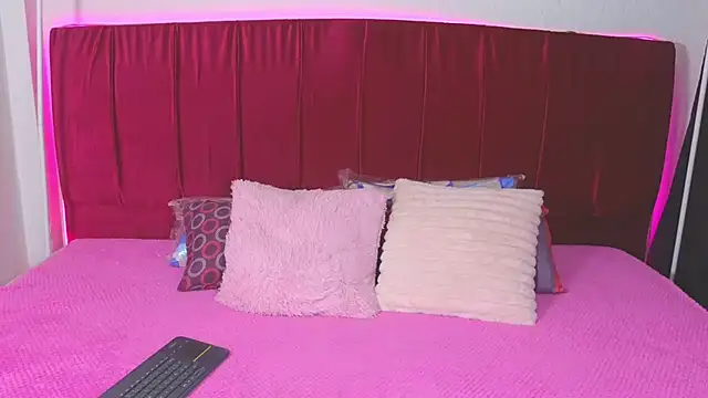 cuteeimy online show from August 3, 2026, 5:27 pm