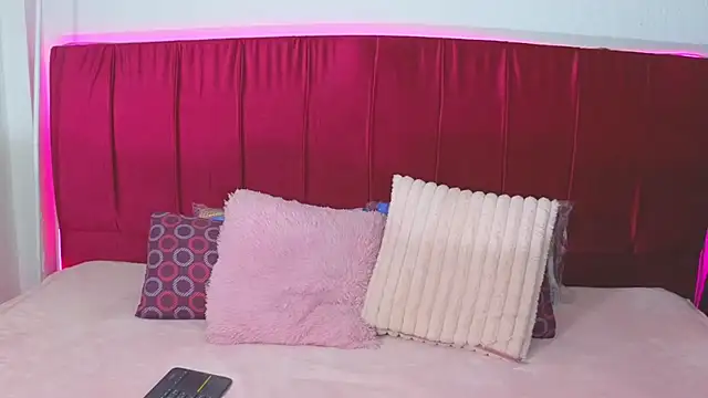 cuteeimy online show from August 6, 2026, 5:26 pm