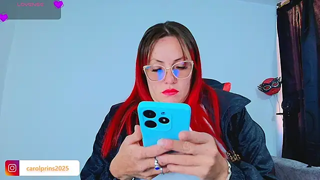 carolinhe  online show from October 4, 2025, 7:34 pm