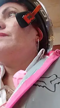 carolinhe  online show from November 21, 2025, 7:56 pm