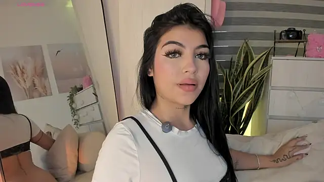 EmmyKenner online show from February 7, 2026, 11:47 am