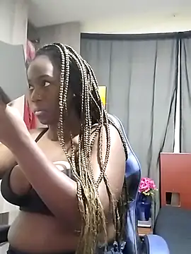 MONIQUE-LAMOUR online show from May 2, 2026, 10:04 pm