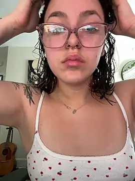 babykalirose online show from April 27, 2026, 1:42 pm