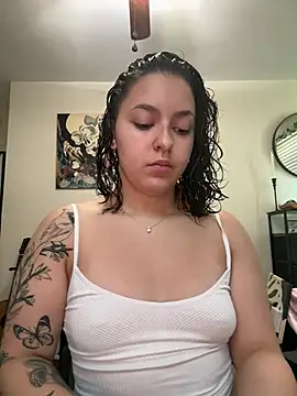 babykalirose online show from May 1, 2026, 8:02 pm