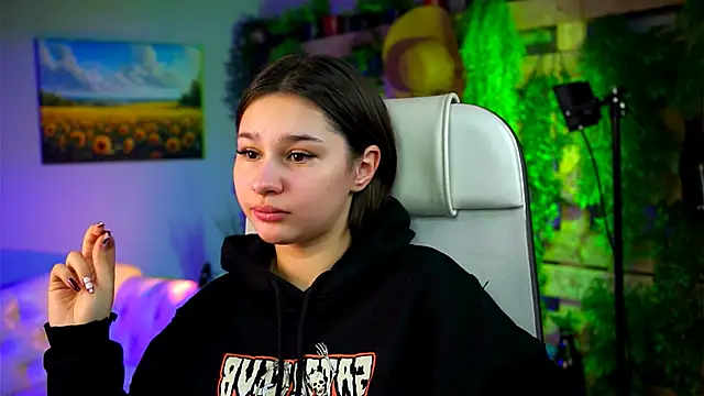 KimClarks  online show from February 9, 2026, 3:38 pm