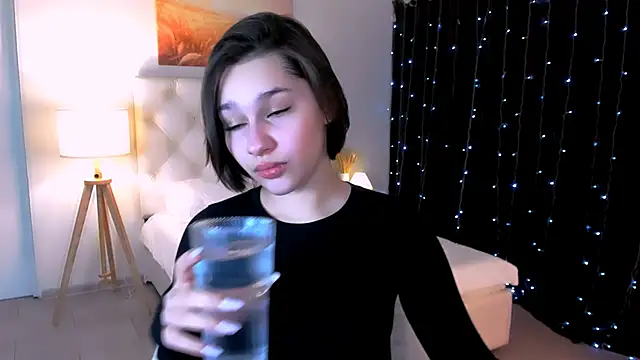 KimClarks  online show from February 17, 2026, 4:02 pm