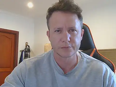 Snapshot of TroyDieselXXX chatting on November 5, 2025, 4:12 am TroyDieselXXX online show from November 5, 2025, 4:12 am