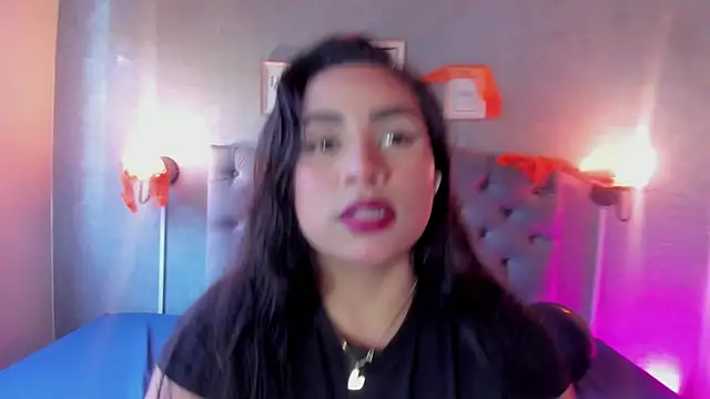 GiannaSlimJB online show from October 5, 2025, 8:18 pm