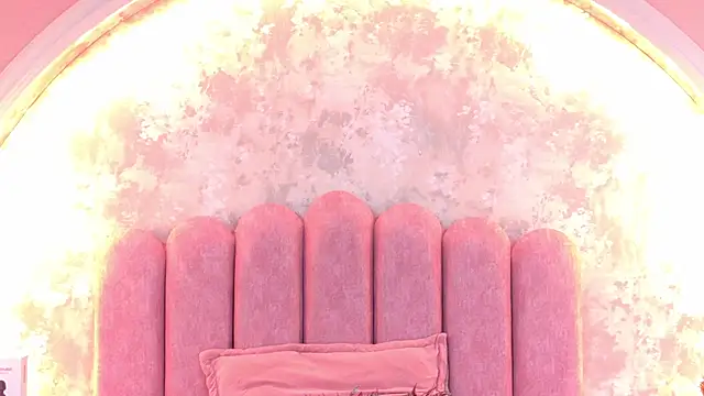 JasmineRhodes online show from December 2, 2025, 1:28 pm