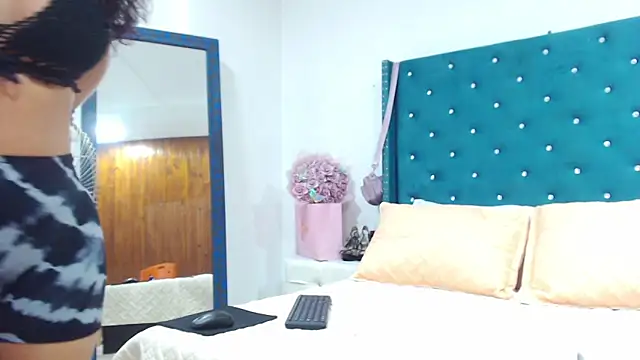 Snapshot of KimScarleth chatting on September 25, 2025, 4:32 pm KimScarleth online show from September 25, 2025, 4:32 pm