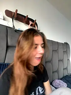 Snapshot of AllieYourGirl chatting on November 6, 2025, 10:10 pm AllieYourGirl online show from November 6, 2025, 10:10 pm