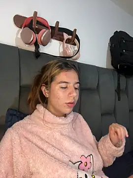 Snapshot of AllieYourGirl chatting on November 14, 2025, 3:16 am AllieYourGirl online show from November 14, 2025, 3:16 am