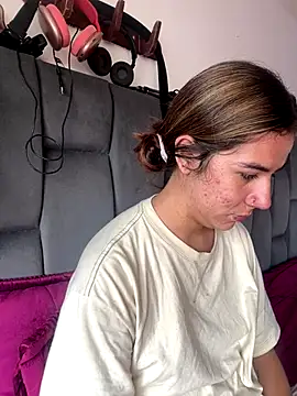 Snapshot of AllieYourGirl chatting on December 19, 2025, 1:40 pm AllieYourGirl online show from December 19, 2025, 1:40 pm