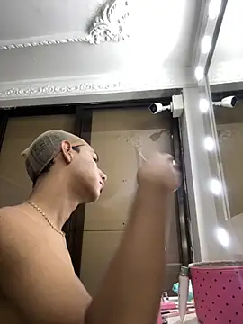 Snapshot of SwettRenata_ chatting on October 13, 2025, 11:43 am SwettRenata online show from October 13, 2025, 11:43 am