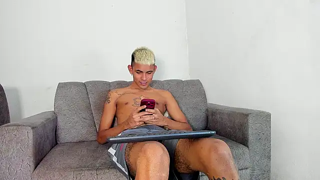 Snapshot of invictu_mastercum chatting on January 16, 2026, 3:27 pm invictu mastercum online show from January 16, 2026, 3:27 pm