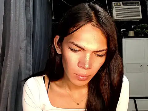 ladyhotcuming online show from June 17, 2026, 9:34 am