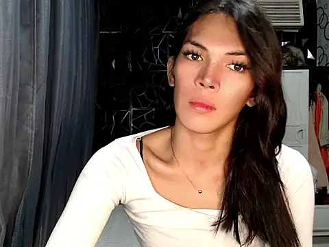 ladyhotcuming online show from July 2, 2026, 6:47 pm