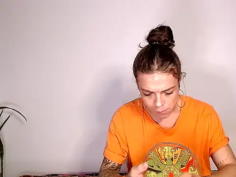 saara johnson496 online show from September 27, 2025, 4:28 am