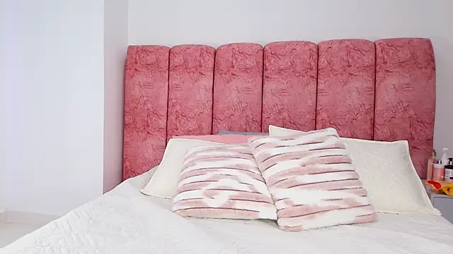 Snapshot of emmacurvy chatting on November 8, 2025, 3:07 am emmacurvy online show from November 8, 2025, 3:07 am