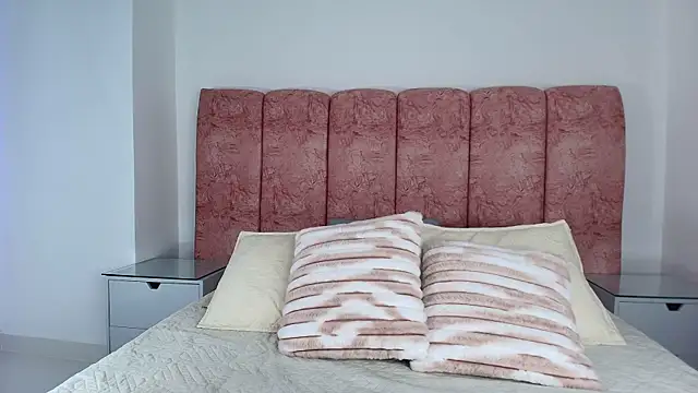 Snapshot of emmacurvy chatting on November 25, 2025, 3:06 am emmacurvy online show from November 25, 2025, 3:06 am