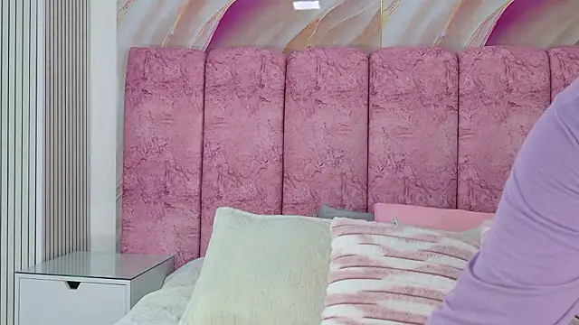 emmacurvy online show from February 27, 2026, 3:06 am