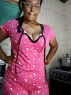Fernanda30 online show from April 25, 2026, 3:09 pm