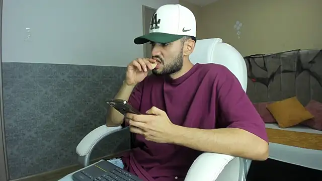 Snapshot of Ryan_Jackson_ chatting on October 1, 2025, 11:11 pm Ryan Jackson online show from October 1, 2025, 11:11 pm