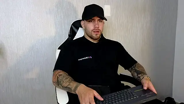 Snapshot of Ades_Lowe chatting on September 22, 2025, 11:56 am Ades Lowe online show from September 22, 2025, 11:56 am