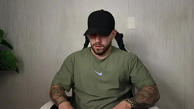 Snapshot of Ades_Lowe chatting on October 24, 2025, 12:01 pm Ades Lowe online show from October 24, 2025, 12:01 pm