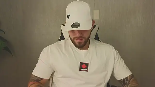 Snapshot of Ades_Lowe chatting on November 6, 2025, 12:17 pm Ades Lowe online show from November 6, 2025, 12:17 pm