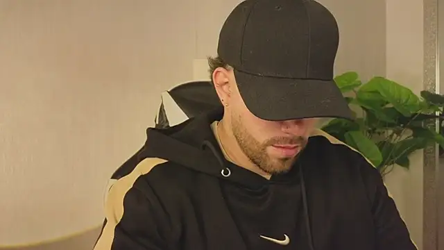 Snapshot of Ades_Lowe chatting on November 29, 2025, 11:35 am Ades Lowe online show from November 29, 2025, 11:35 am