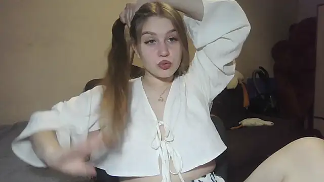 Snapshot of yourhoney_Lola_ chatting on October 25, 2025, 4:46 pm yourhoney Lola online show from October 25, 2025, 4:46 pm