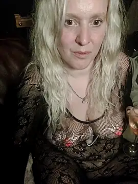 Bouncy-Bella28X online show from September 19, 2025, 9:59 pm