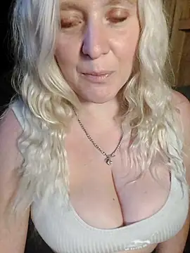 Bouncy-Bella28X online show from October 8, 2025, 11:30 am