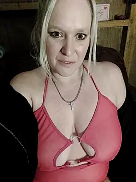 Bouncy-Bella28X online show from November 7, 2025, 10:32 pm