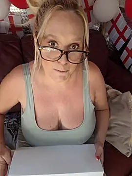 Snapshot of Bouncy-Bella28X chatting on June 24, 2026, 9:52 am Bouncy-Bella28X online show from June 24, 2026, 9:52 am