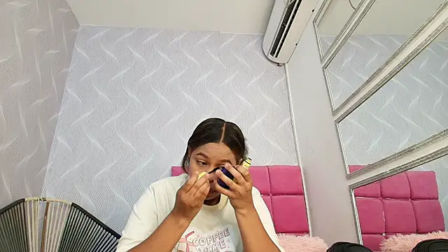 Snapshot of keyla_mejia chatting on June 3, 2026, 12:08 pm keyla mejia online show from June 3, 2026, 12:08 pm