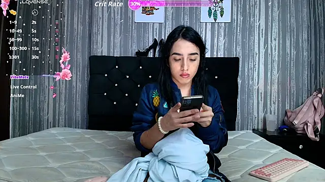 Snapshot of Alicee_Moonn chatting on October 12, 2025, 9:14 pm Alicee Moonn online show from October 12, 2025, 9:14 pm