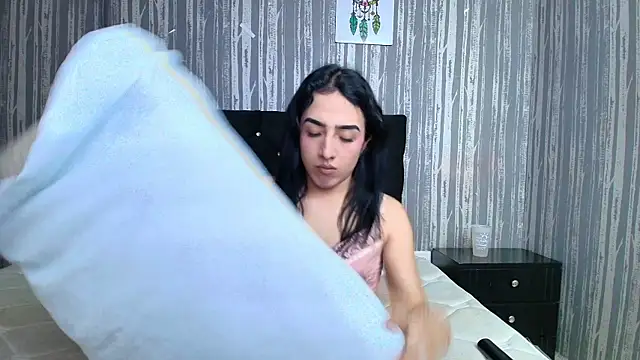 Snapshot of Alicee_Moonn chatting on October 28, 2025, 7:38 pm Alicee Moonn online show from October 28, 2025, 7:38 pm