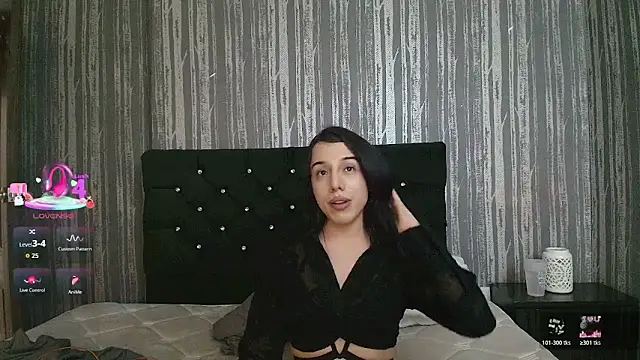 Snapshot of Alicee_Moonn chatting on June 3, 2026, 9:20 pm Alicee Moonn online show from June 3, 2026, 9:20 pm