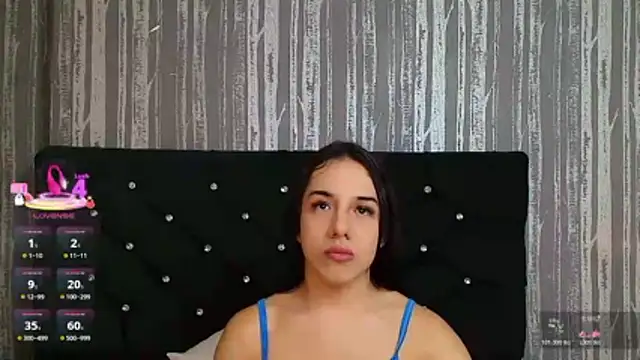 Snapshot of Alicee_Moonn chatting on June 7, 2026, 5:27 pm Alicee Moonn online show from June 7, 2026, 5:27 pm
