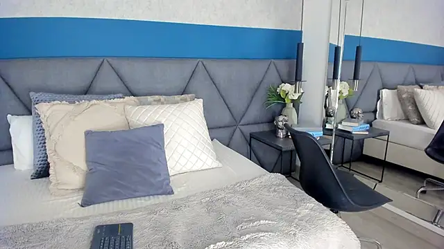 Mia Roswell online show from October 23, 2025, 11:03 pm