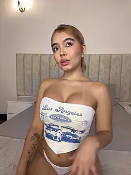 Snapshot of Mia_Roswell chatting on May 25, 2026, 10:27 pm Mia Roswell online show from May 25, 2026, 10:27 pm