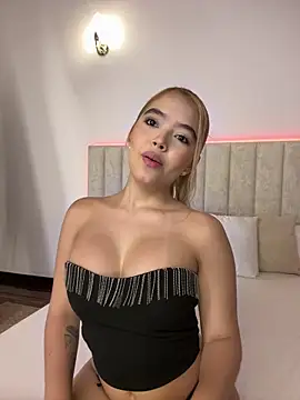 Snapshot of Mia_Roswell chatting on June 19, 2026, 3:11 am Mia Roswell online show from June 19, 2026, 3:11 am