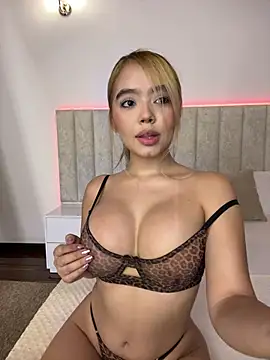 Snapshot of Mia_Roswell chatting on July 7, 2026, 2:03 am Mia Roswell online show from July 7, 2026, 2:03 am